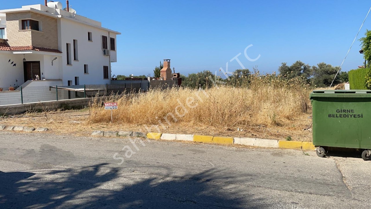 Girne Merkez�de Satılık Arsa, 2 Kat inşaat izinli veya Müstakil Ev