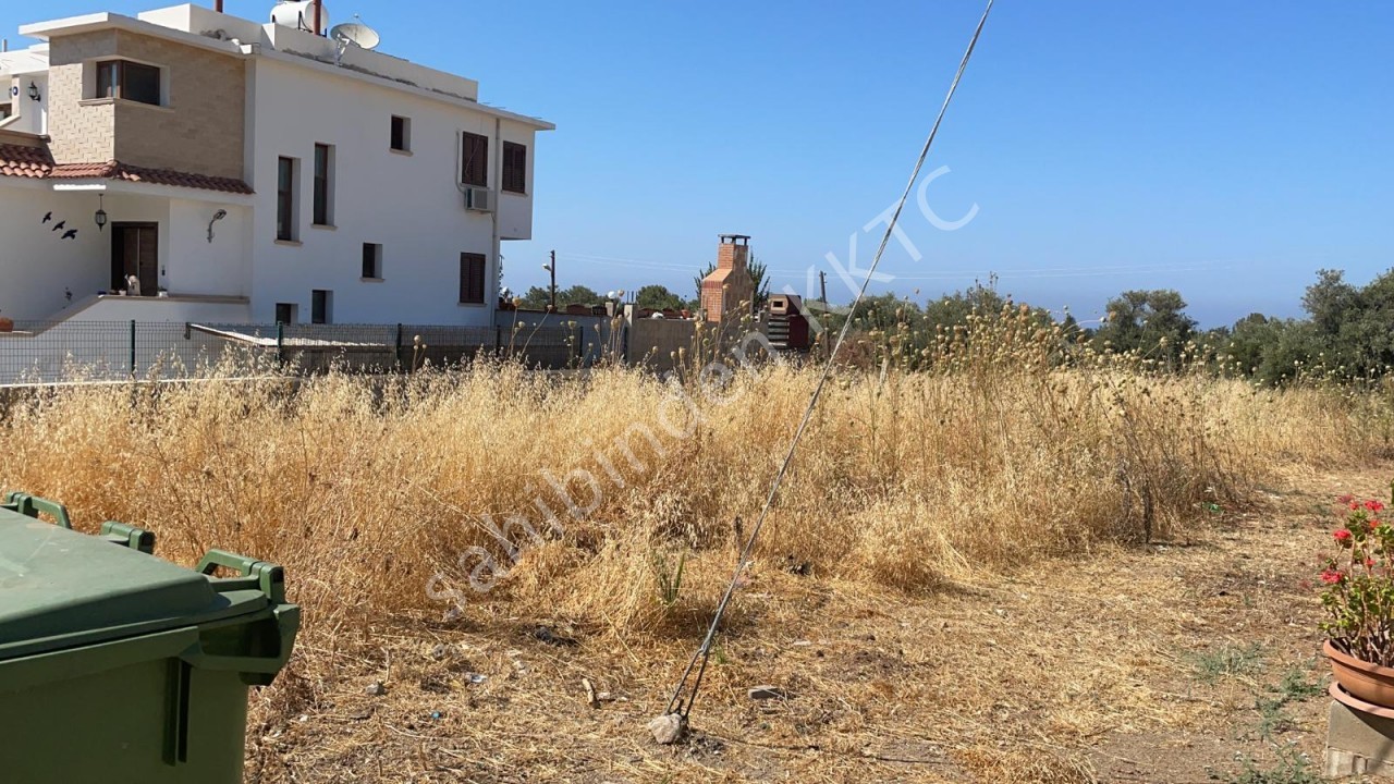 Girne Merkez�de Satılık Arsa, 2 Kat inşaat izinli veya Müstakil Ev